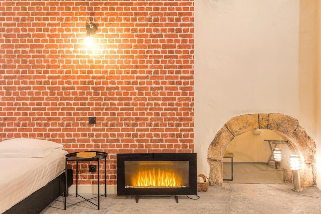 Industrial-Style Studio With Bathtub, Vieux-Lyon Kültér fotó