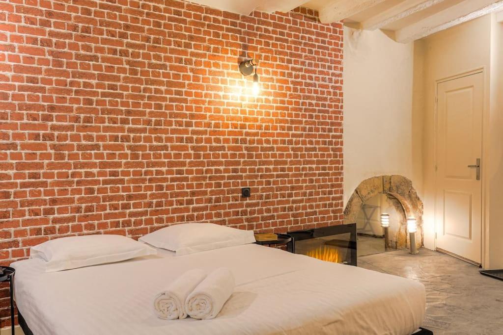 Industrial-Style Studio With Bathtub, Vieux-Lyon Kültér fotó
