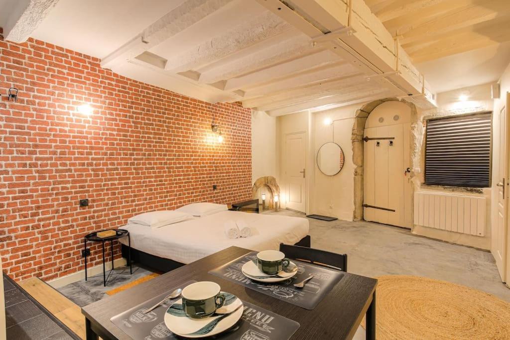 Industrial-Style Studio With Bathtub, Vieux-Lyon Kültér fotó