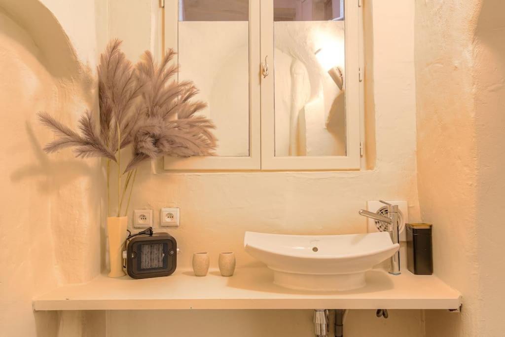 Industrial-Style Studio With Bathtub, Vieux-Lyon Kültér fotó