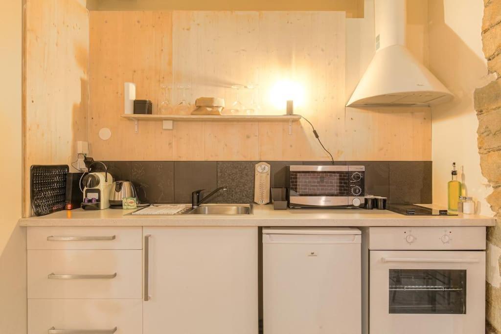 Industrial-Style Studio With Bathtub, Vieux-Lyon Kültér fotó